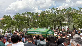 AK Parti Konya İl Başkanı Özgökçen, halasını toprağa verdi!