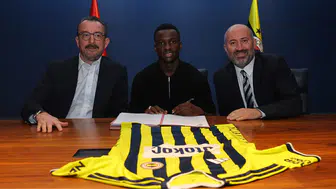 Fenerbahçe'den geleceğe yatırım! 5 yıllık sözleşme imzalandı