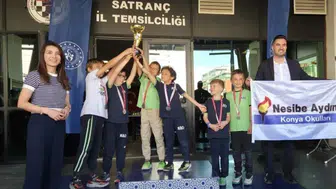 Konya'da minik satranç ustaları kupalarına kavuştu