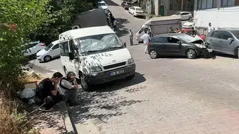 Park halindeki otomobil yokuştan kayarak 3 araca çarptı