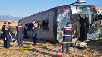 Amasya'da yolcu otobüsü devrildi; 2’si ağır, 46 yaralı