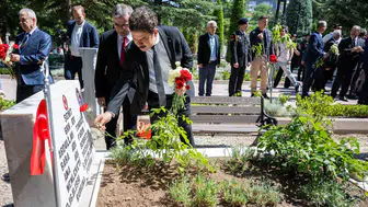 Selçuk Üniversitesi'nden şehitlere vefa: Rektör Yılmaz Konya Şehitliği'nde