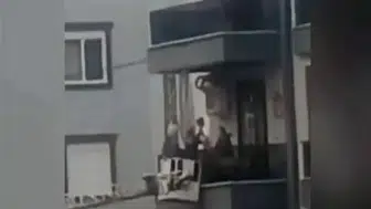 Boşanma aşamasındaki eşi ile kızını rehin aldı