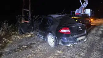Elektrik direğine  sürücü ağır yaralandı