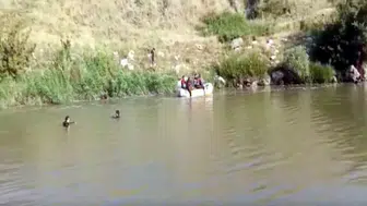 Çaya düşen kardeşlerden biri öldü, diğeri aranıyor