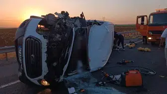 Minibüs, traktöre arkadan çarptı: 2 ölü, 6 yaralı