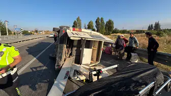 Tarım işçilerini taşıyan minibüs devrildi: 2'si ağır 14 yaralı