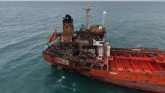 Dron saldırısına uğrayan tanker karaya oturdu