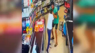 Markete sığınan çocuğu acımasızca darp etti