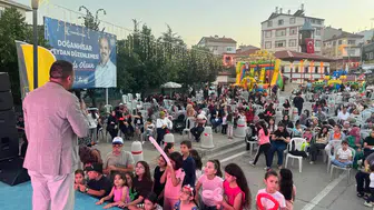 Konya'da sinema gecesi: Çocuklar ve aileler bir araya geldi