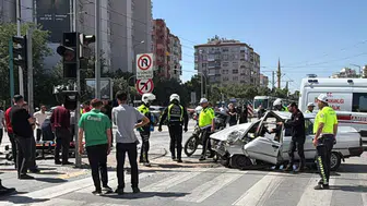 Konya’da Nalçacı caddesinde kaza: 1’i ağır 2 yaralı