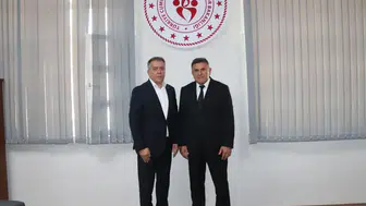 Ahırlı için yeni spor yatırımları masada! Başkan ve müdür istişarede!