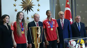 Cumhurbaşkanı Erdoğan, şampiyon milli voleybolcuları kabul etti