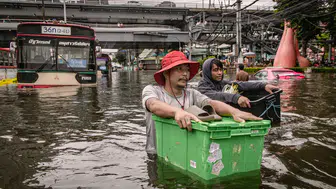 Bangkok sular altında: 700 bin kişi selden etkilendi