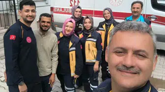 Konyalı Müdür çay davetini alır almaz ekiplerin yanına gitti