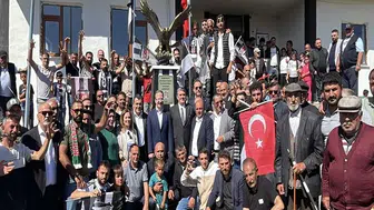 Serdal Adalı Beşiktaş köyünde! Kartal heykeli için kurdele kesildi