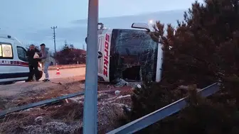 Yolcu otobüsü devrildi: 12 yaralı