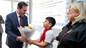 Karatay’da öğrenciler karnelerini Başkan Kılca’dan aldı