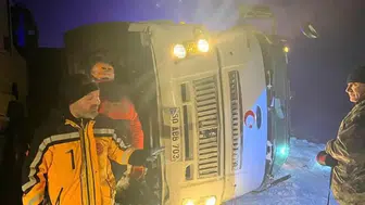 4 araç zincirleme kazaya karıştı: 8 yaralı