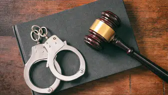 Yenidoğan bebeği çöp konteynerine bırakanlara 21 yıl hapis istemi