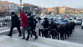 İzmir'de fuhuş operasyonunda 8 tutuklama