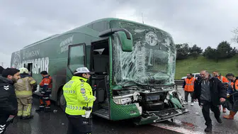 Konyaspor Takım otobüsü kamyon ile çarpıştı