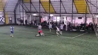 Dili boğazına kaçan futbolcuyu hakem kurtardı