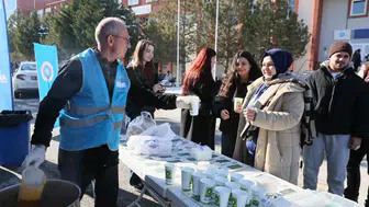 Konya Belediyesi bedava çay ve çorba dağıtıyor!