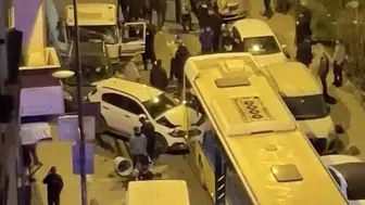 Kamyonet 5 araca çarptı