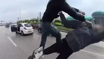 Trafikte tekme- yumruk kavga eden sürücülerin ehliyetlerine el konuldu