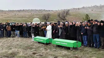 Buz tutan gölette cansız bedenleri bulunan 2 çocuk toprağa verildi