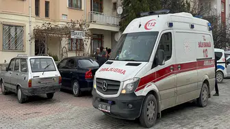 Tüfeğini temizlerken kendini yaraladı