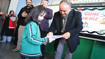 Konya'da gazi kızı karne sevinci yaşadı