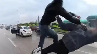 Trafikte kavga eden sürücülerin ehliyetlerine el konuldu