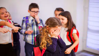 Dr. Yüzbaşıoğlu; “Akran zorbalığının görünmeyen yüzü evde öğrenilen davranışlardır”