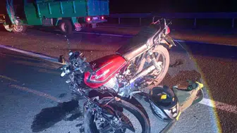 Kamyonet ile motosiklet çarpıştı; 2 ölü