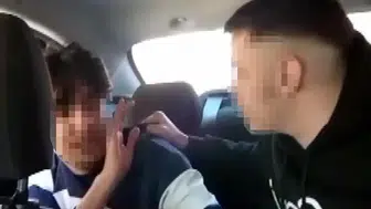 Takside alıkoyup, darbettiler