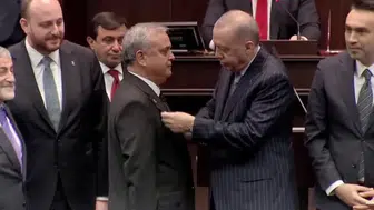 Cumhurbaşkanı Erdoğan rozetlerini taktı: 3 Milletvekili AK Parti’de!