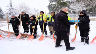 Akşehir Belediyesi’nden ekiplere salep ikramı
