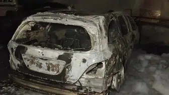 Otoparktaki 5 otomobil yandı