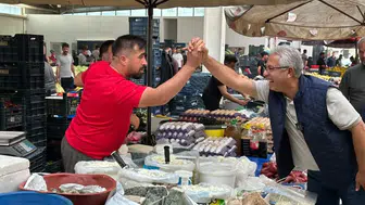 Konyalı belediye başkanı pazar alanında vatandaşla buluştu!