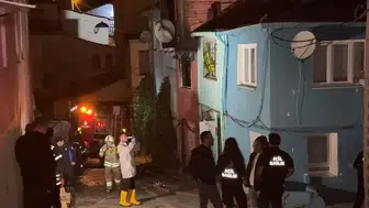 2 katlı bina alev alev yandı: 1 ölü