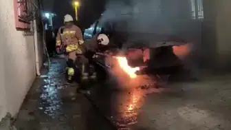 Seyir halinde yanan 2 araç söndürüldü