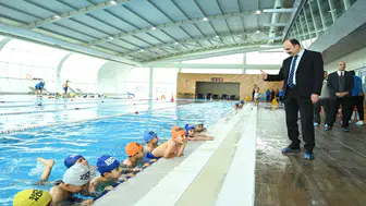 Başkan Altay, yüzme eğitimi alan öğrencilerle bir araya geldi