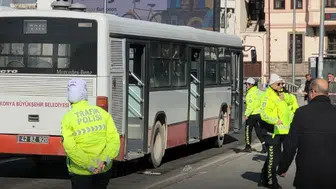 Konya Alaaddin’de kaza: Kadının ayağı otobüsün altında kaldı
