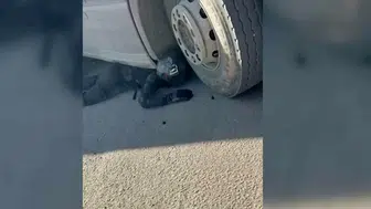 Tırın altında kalan kurye yaşadıklarını anlattı: “Kaskım hayatımı kurtardı”