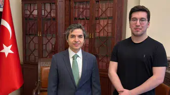 Konyalı öğrenciden Londra’da Büyükelçiye ziyaret