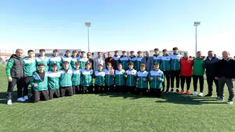 U16 futbol takımı kupasına kavuştu
