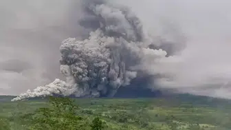 Endonezya'daki Semeru Yanardağı'nda 5 kez patlama meydana geldi