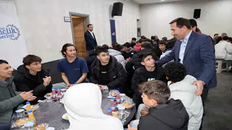 Hasan Kılca, gençlerle iftar sofrasında buluştu